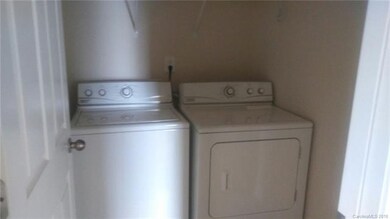 Laundry with washer/dryer