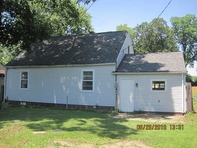 215 E Cowing Dr, Muncie, IN 47303 - photo 2
