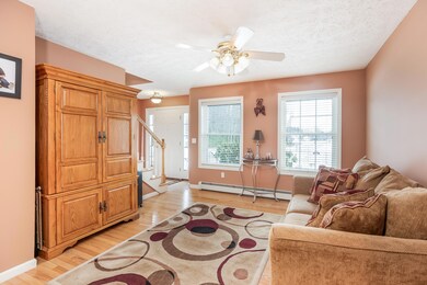 005-photo-living-room-6686839