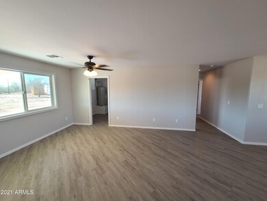 Laundry / Hall