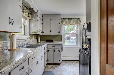 97 Kingston Rd, Danville, NH 03819 - photo 5