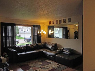 2321 W 60th St, Davenport, IA 52806 - photo 2