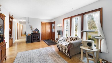 124 Windsor Dr, Churubusco, IN 46723 - photo 7