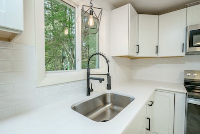 140 Woodward St, Danielson, CT 06239 - photo 6