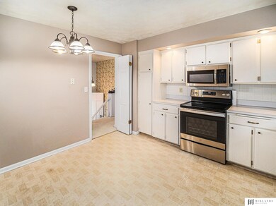 2841 Loveland Dr, Lincoln, NE 68502 - photo 7