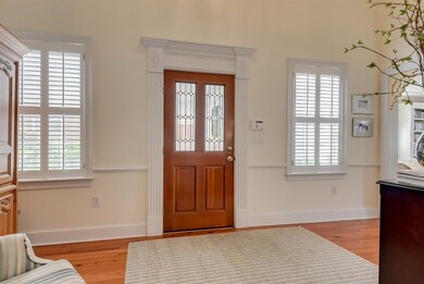 Expansive Foyer 18 x 10