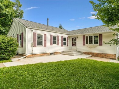 1227 2nd St, Cedar Rapids, IA 52403 - photo 4