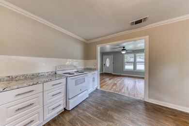 213 W 1st St, Weatherford, TX 76086 - photo 6