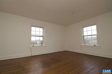 325 Chestnut Ave unit B, Waynesboro, VA 22980 - photo 4