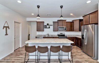 18174 W Robin Ln-007-019-1500x961