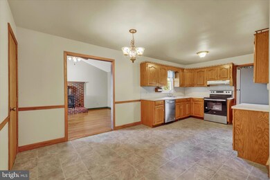 589 Center Dr, Chambersburg, PA 17202 - photo 6