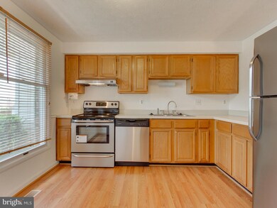 12512 Willow Spring Cir, Germantown, MD 20874 - photo 4