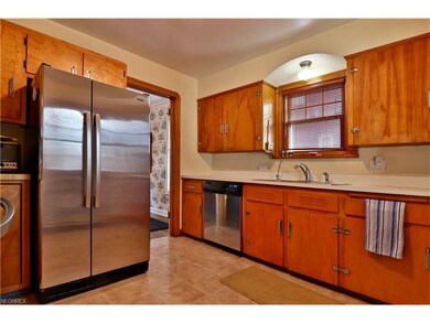 Kitchen with Stainless appliances and vinyl floori