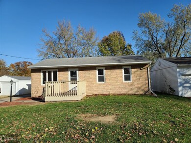 700 E 12th Street Place N, Newton, IA 50208 - photo 2