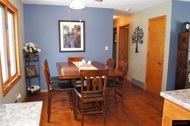 1322 N Jefferson St, New Ulm, MN 56073 - photo 2