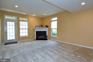 16636 Barge Cir, Woodbridge, VA 22191 - photo 6