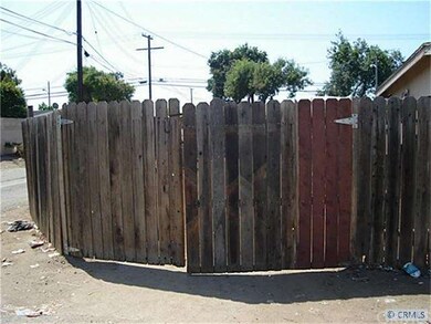 Double Gate next to Garage Entrance