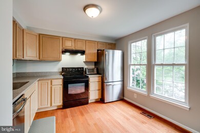 9121 Aspenpark Ct, Lorton, VA 22079 - photo 4