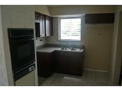 2655 Pine Tree Dr, Miramar, FL 33023 - photo 5