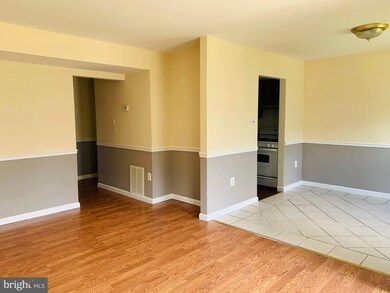 549 W Diamond Ave, Gaithersburg, MD 20877 - photo 4