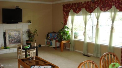 Living room pic#2