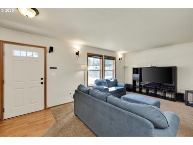 Living Room/Entrance