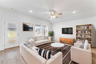 114 S Maroon Ave, Fayetteville, AR 72704 - photo 4