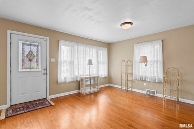 1527 Chalmers St unit 1, Springfield, IL 62703 - photo 3