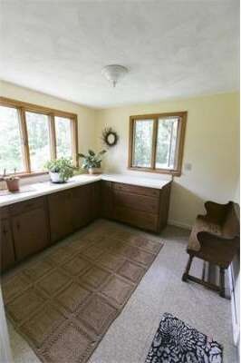 56 Gail Ann Rd, Billerica, MA 01821 - photo 3