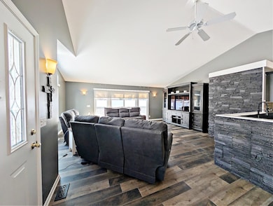 253 Aberdeen Ct unit 14, Flushing, MI 48433 - photo 4