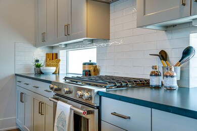 2321 NW Skyline Ranch Rd, Bend, OR 97701 - photo 3