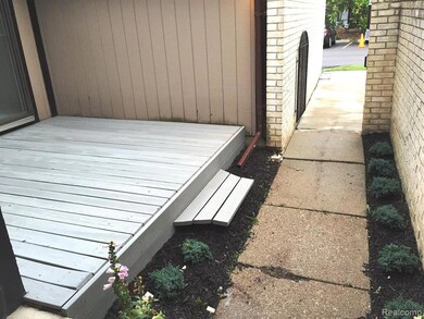 5166 Rock Run unit 30, West Bloomfield, MI 48322 - photo 2