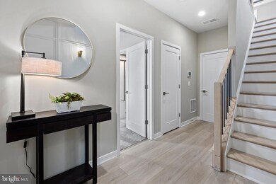 7507 Sawyer Farm Way unit 2001, McLean, VA 22102 - photo 5