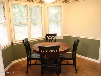 7 Breakfast Area