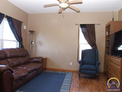 1743 SW Stone Crest Dr, Topeka, KS 66615 - photo 4