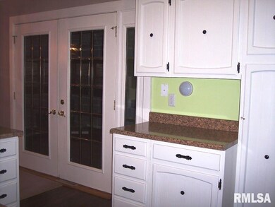 1220 Meadow Lane Dr, Bettendorf, IA 52722 - photo 6