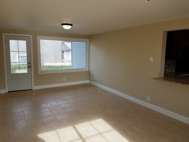 905 Berkley St, Carpentersville, IL 60110 - photo 4