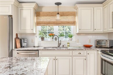 61 Coolspring Dr, Cranston, RI 02920 - photo 5