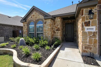 10900 Aledo Ln, Aubrey, TX 76227 - photo 3