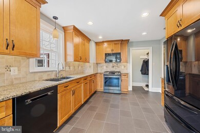 9 Montgomery Ave, Norristown, PA 19401 - photo 5