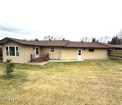 1116 N Riverview Ct, Watertown, SD 57201 - photo 2