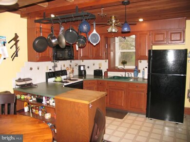 384 Mill St, Boyertown, PA 19512 - photo 2