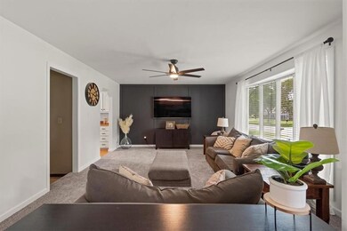 5555 Meadow Height Dr, Shawnee, KS 66226 - photo 4