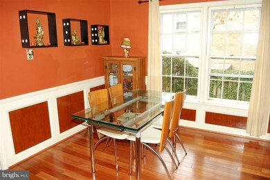 2545 Windbreak Dr, Alexandria, VA 22306 - photo 4