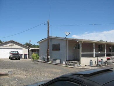 440 Orr Dr, Central Point, OR 97502 - photo 3