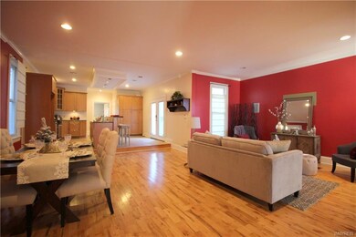 Open concept living space, excellent for entertain