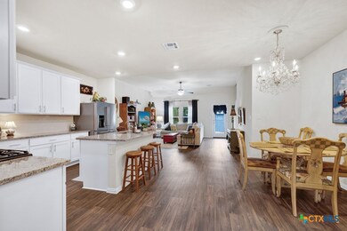 Kithchen/Dining Area