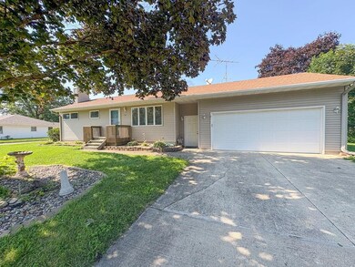 812 S 12th Ave W, Newton, IA 50208 - photo 2