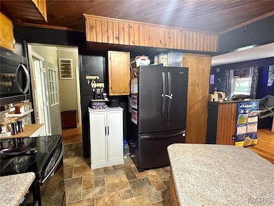 405 N Vine St, Nokomis, IL 62075 - photo 7