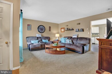 279 W Fulton St, New Holland, PA 17557 - photo 2